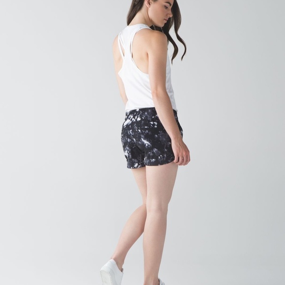 Lululemon | Spring Break Away Short II | Size 10 - Picture 3 of 8